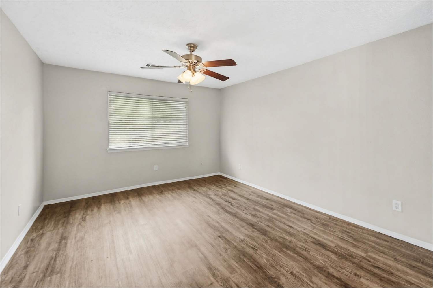 602 Dixie Drive photo 3
