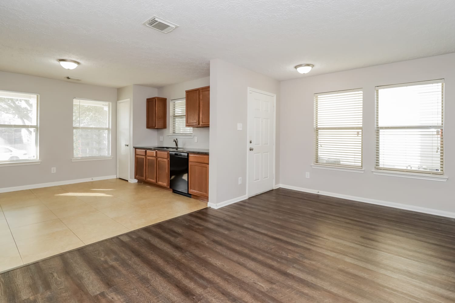 3603 Fuller Bluff Drive photo 4