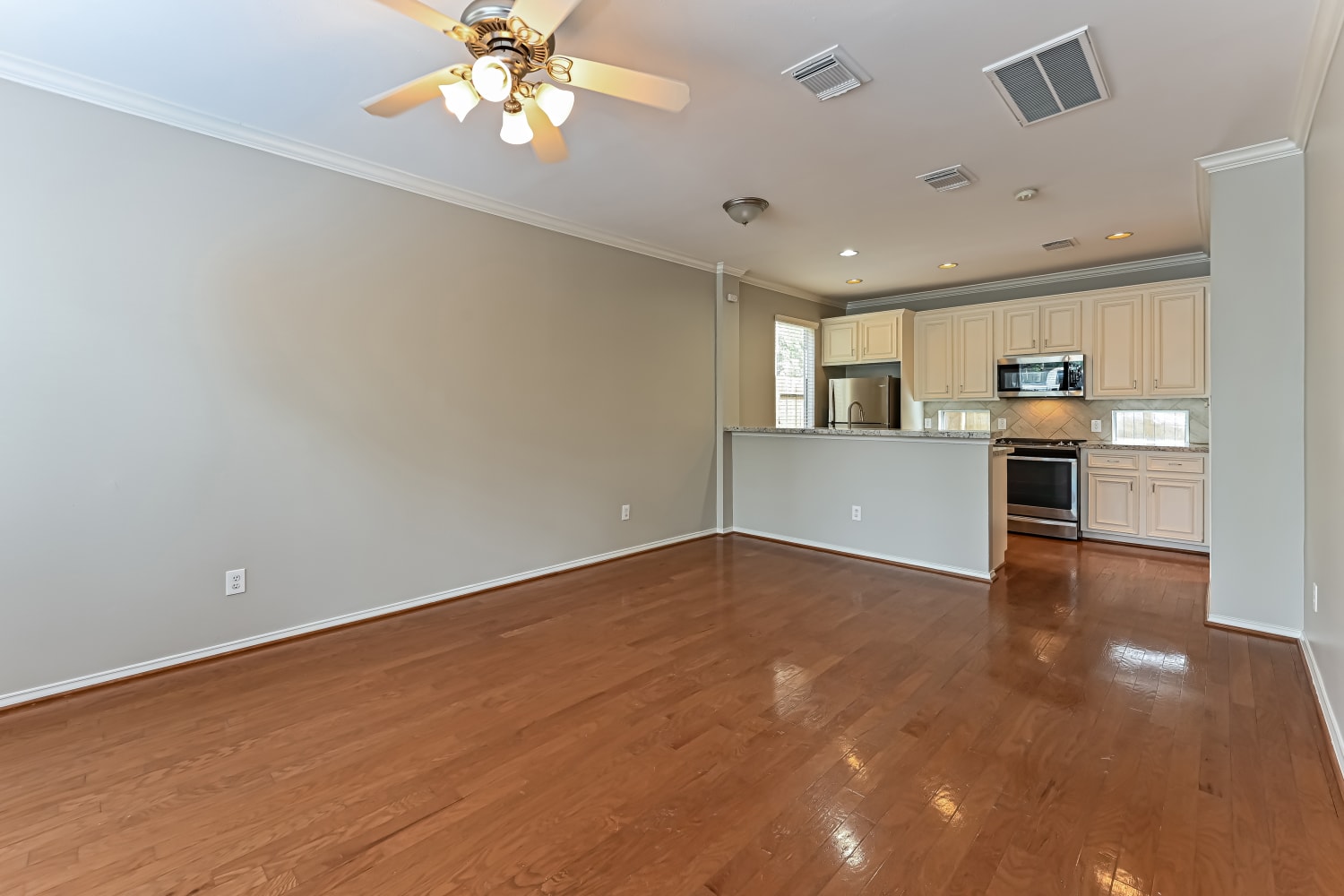 1403 W 26Th Street photo 3
