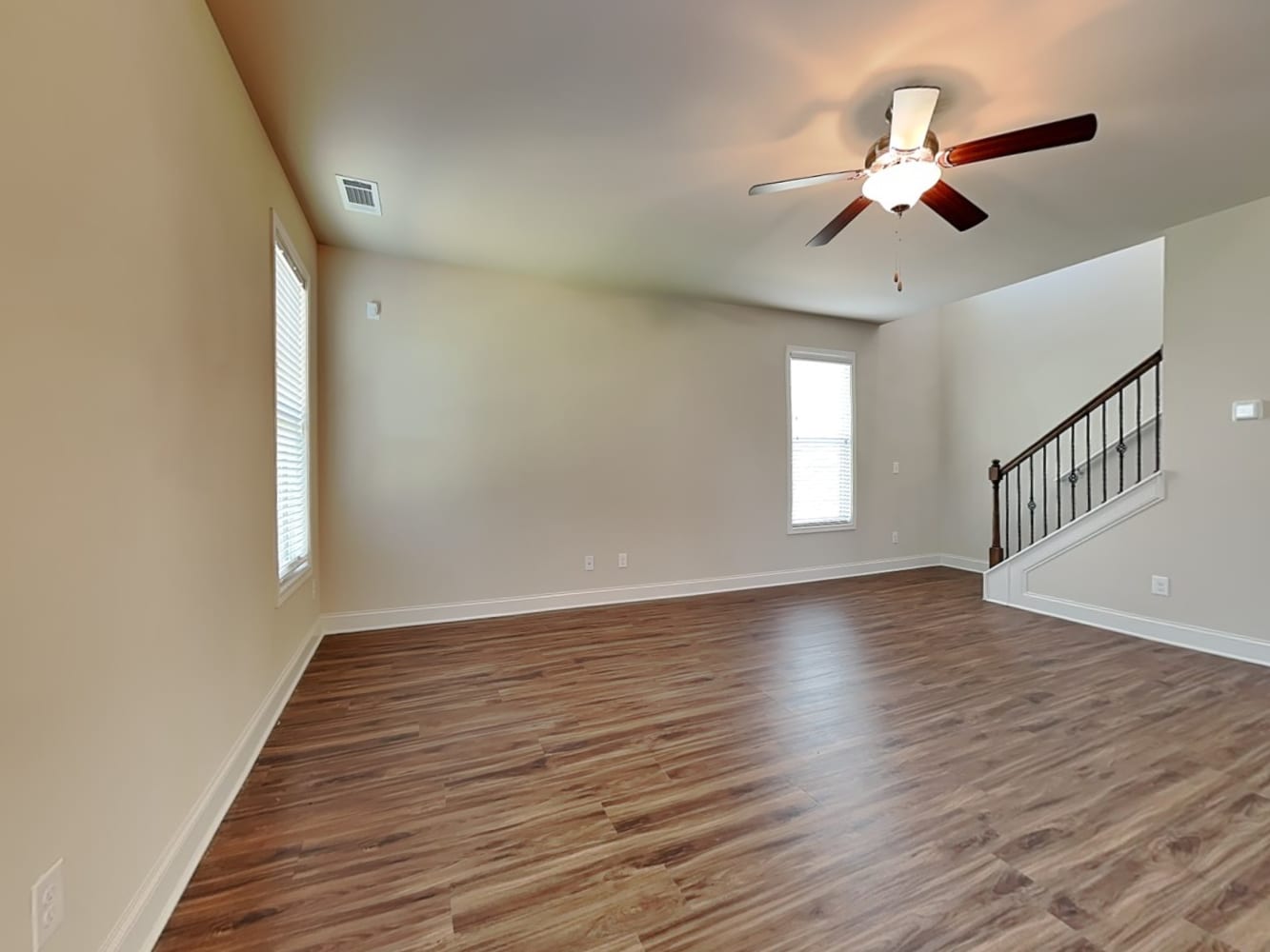 105 Moss Dr photo 5