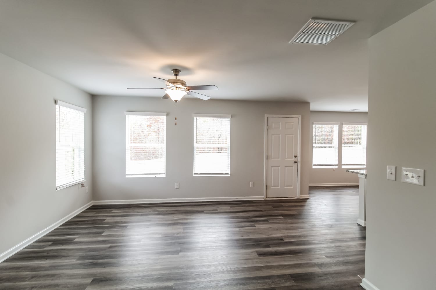 413 Amelia Ln photo 5