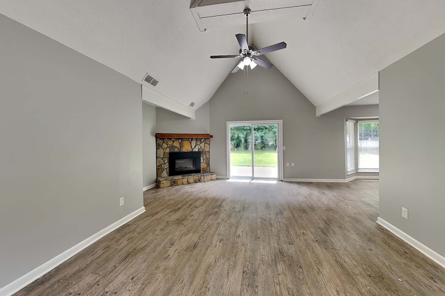 3363 Hollyridge Trl SW photo 4