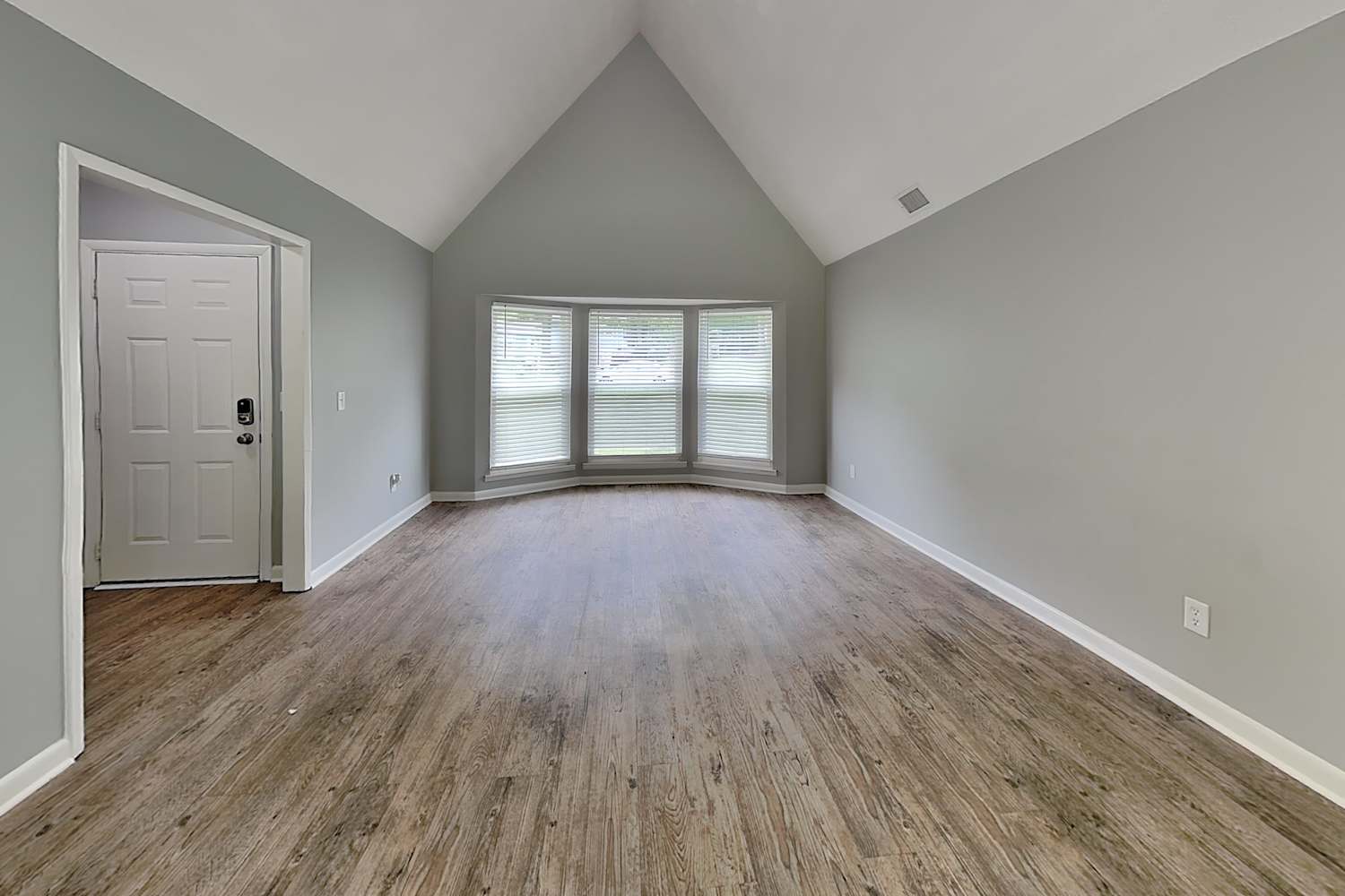 3363 Hollyridge Trl SW photo 3
