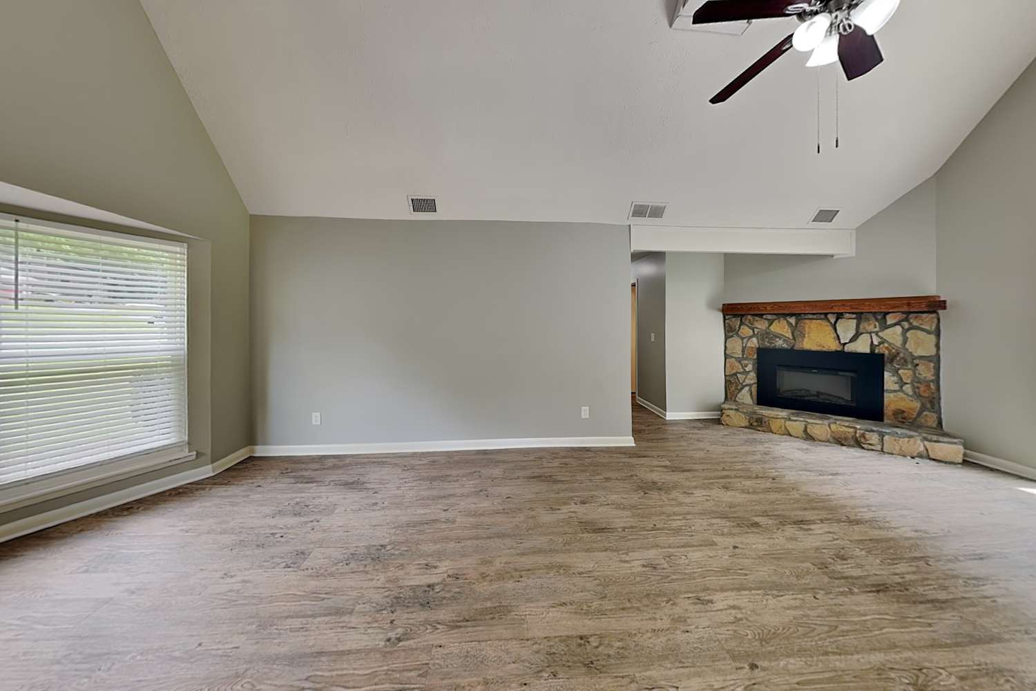 3363 Hollyridge Trl SW photo 5