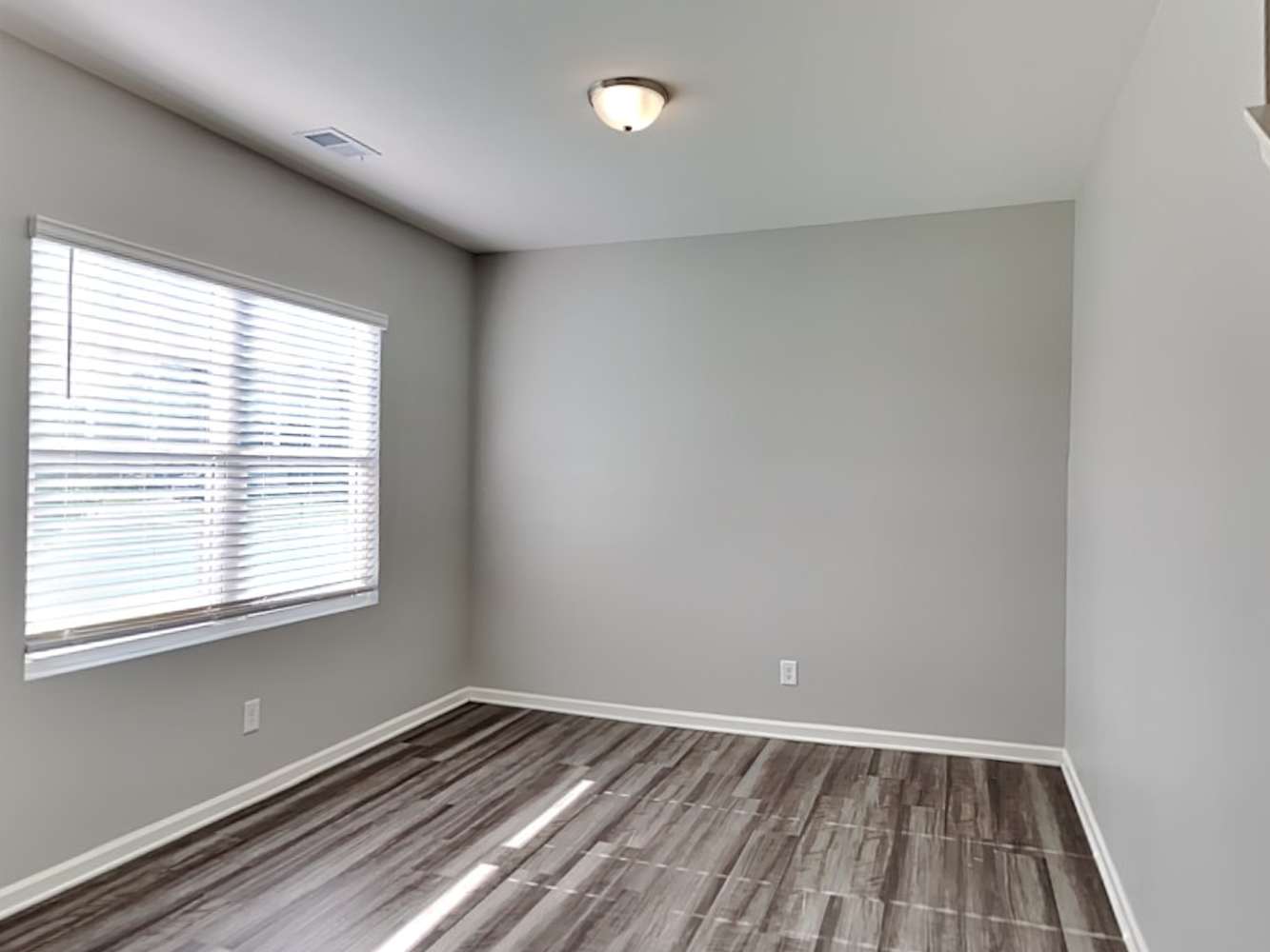 117 Verona Dr NW photo 4