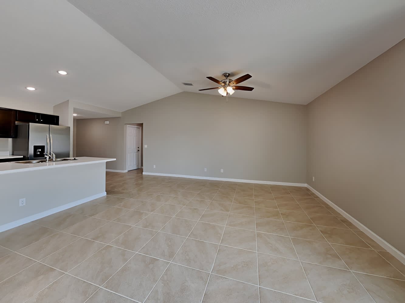 175 SW Majestic Ter photo 5
