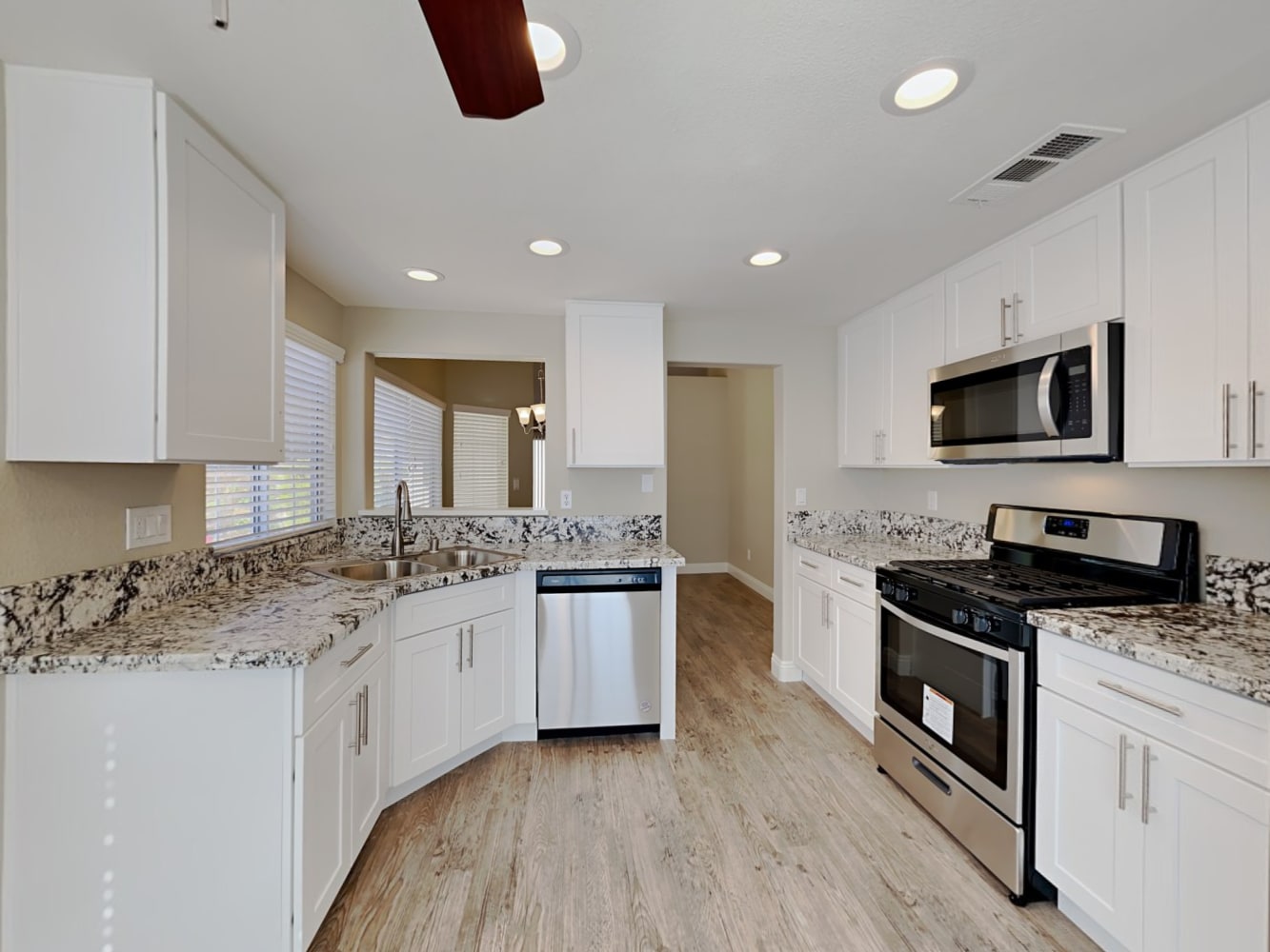 313 Abbington St photo 5