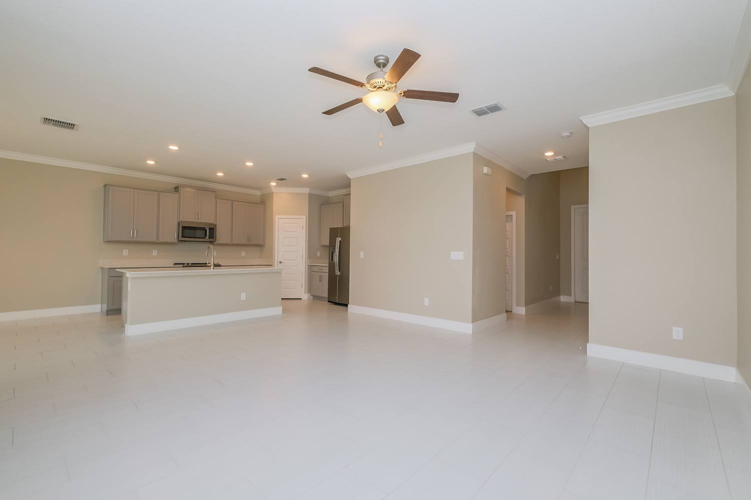 9808 Little Bluestem Dr photo 4
