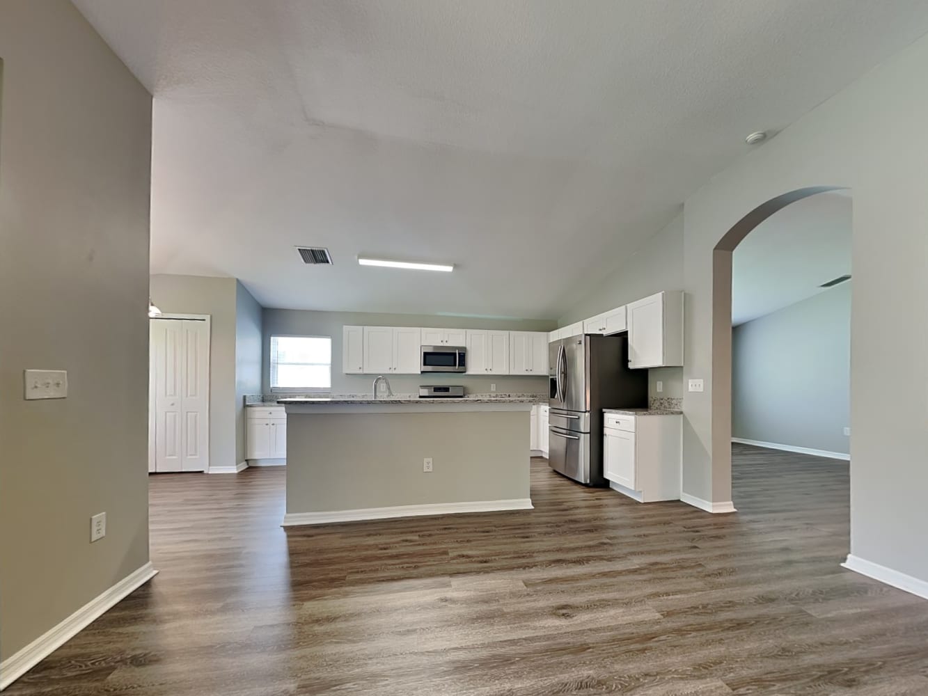 1629 Maximilian Dr photo 4