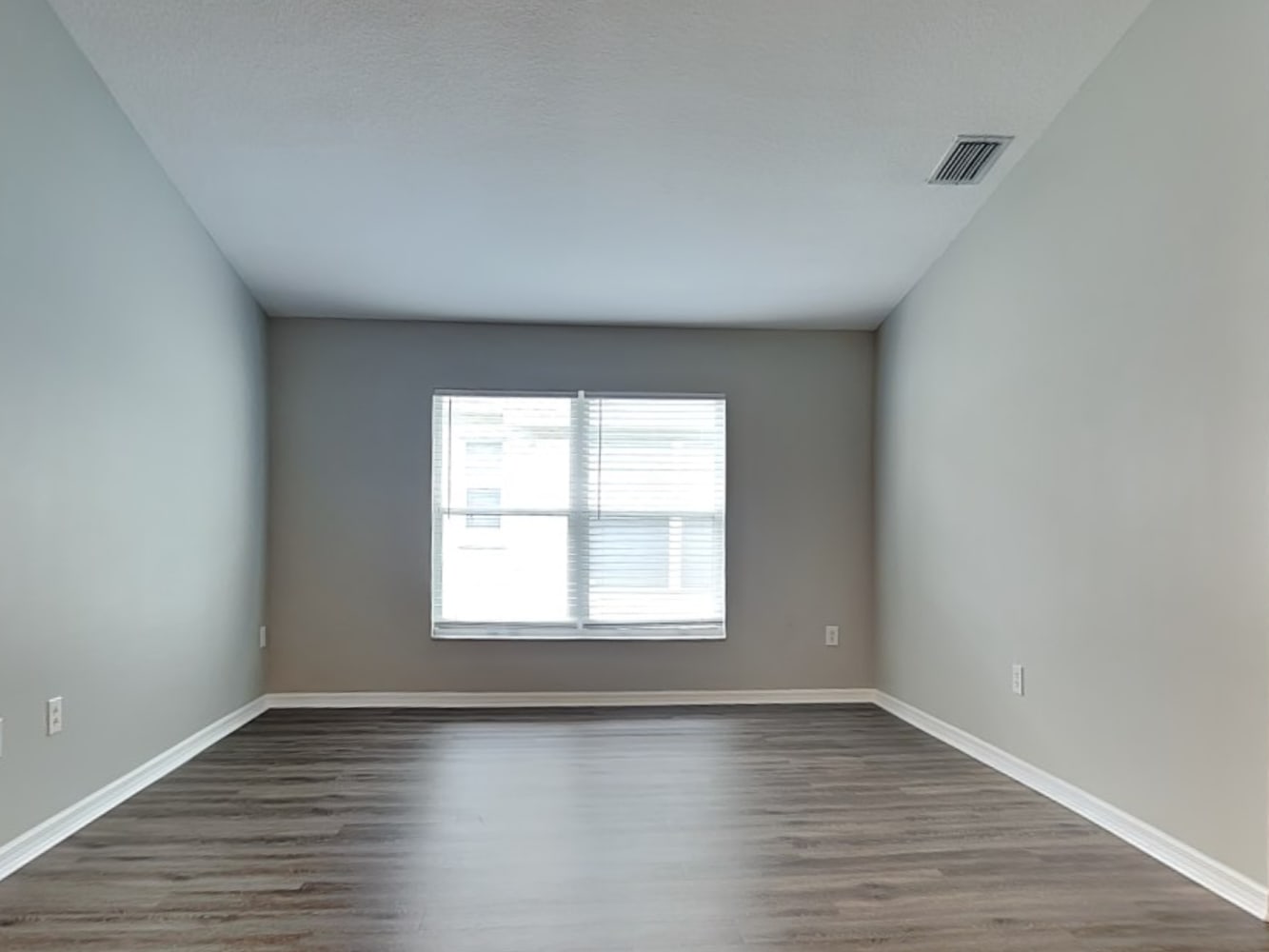 1629 Maximilian Dr photo 3