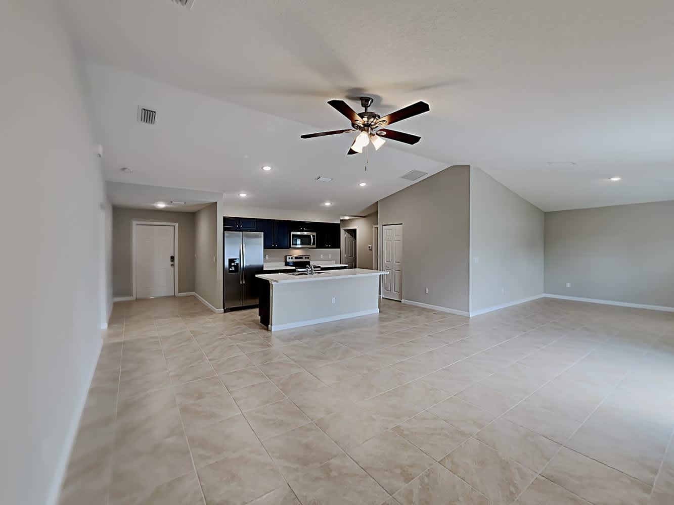 453 SW Leona Dr photo 5