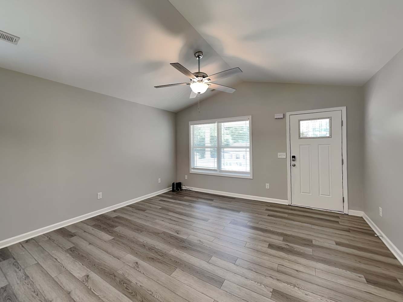 1125 Roberts St photo 3