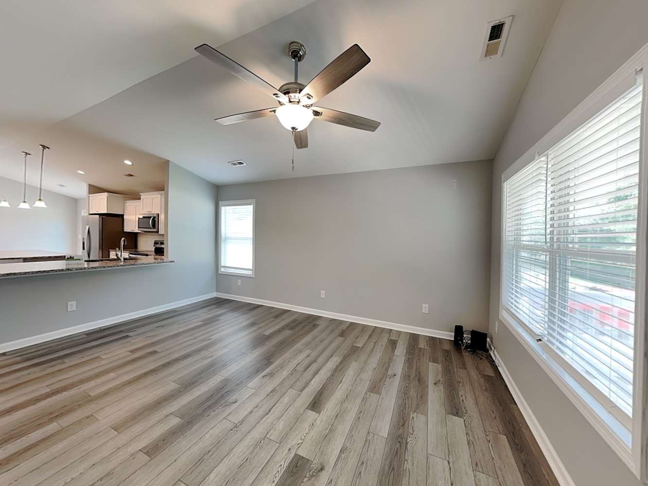 1125 Roberts St photo 5