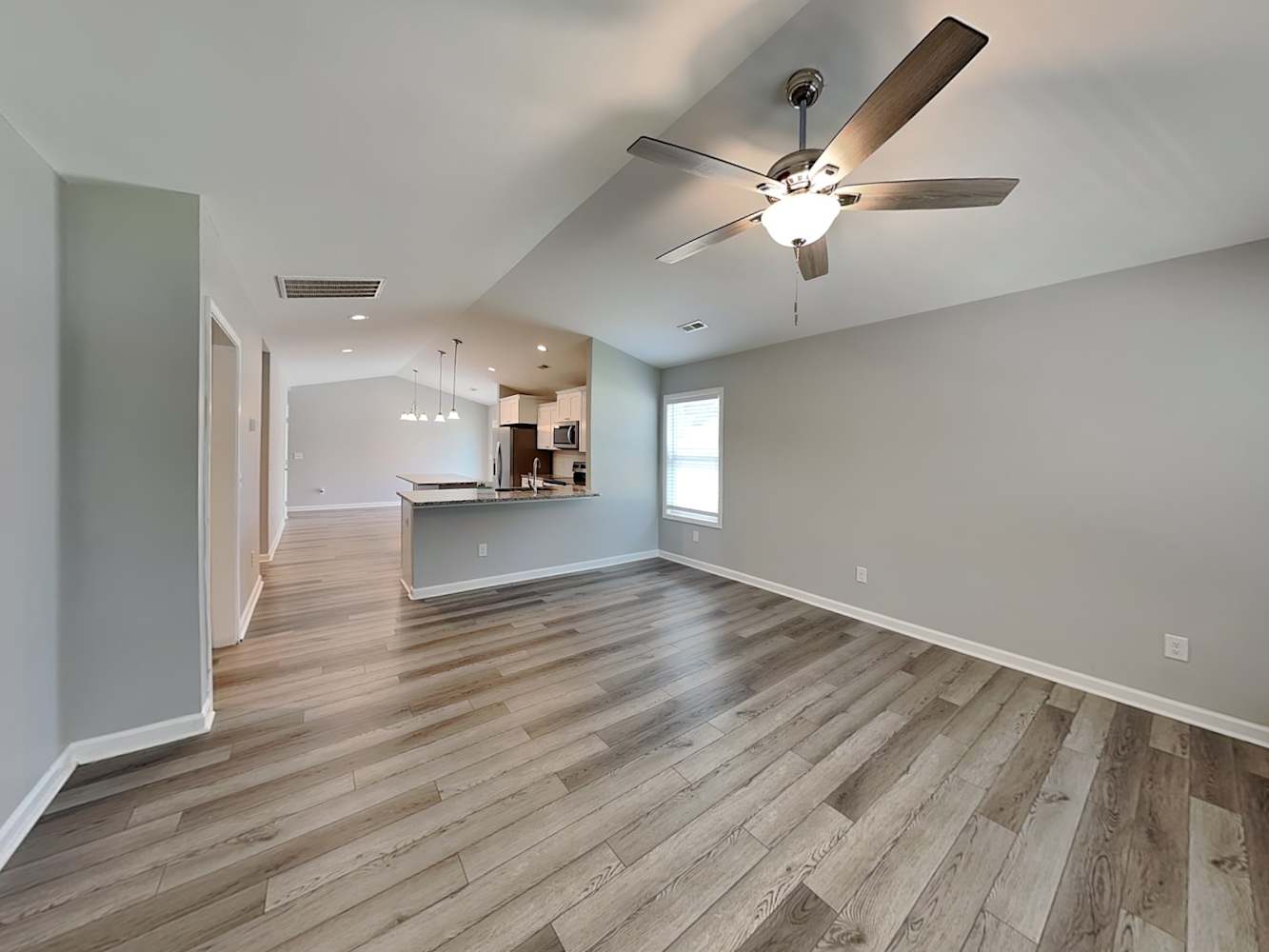 1125 Roberts St photo 4