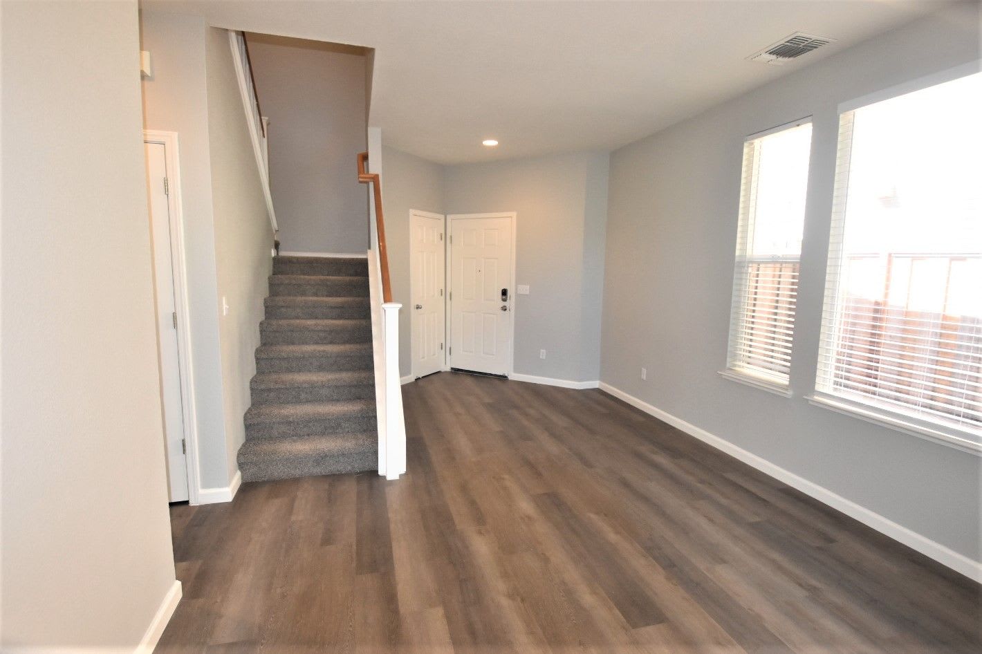 615 Chateau Way photo 4
