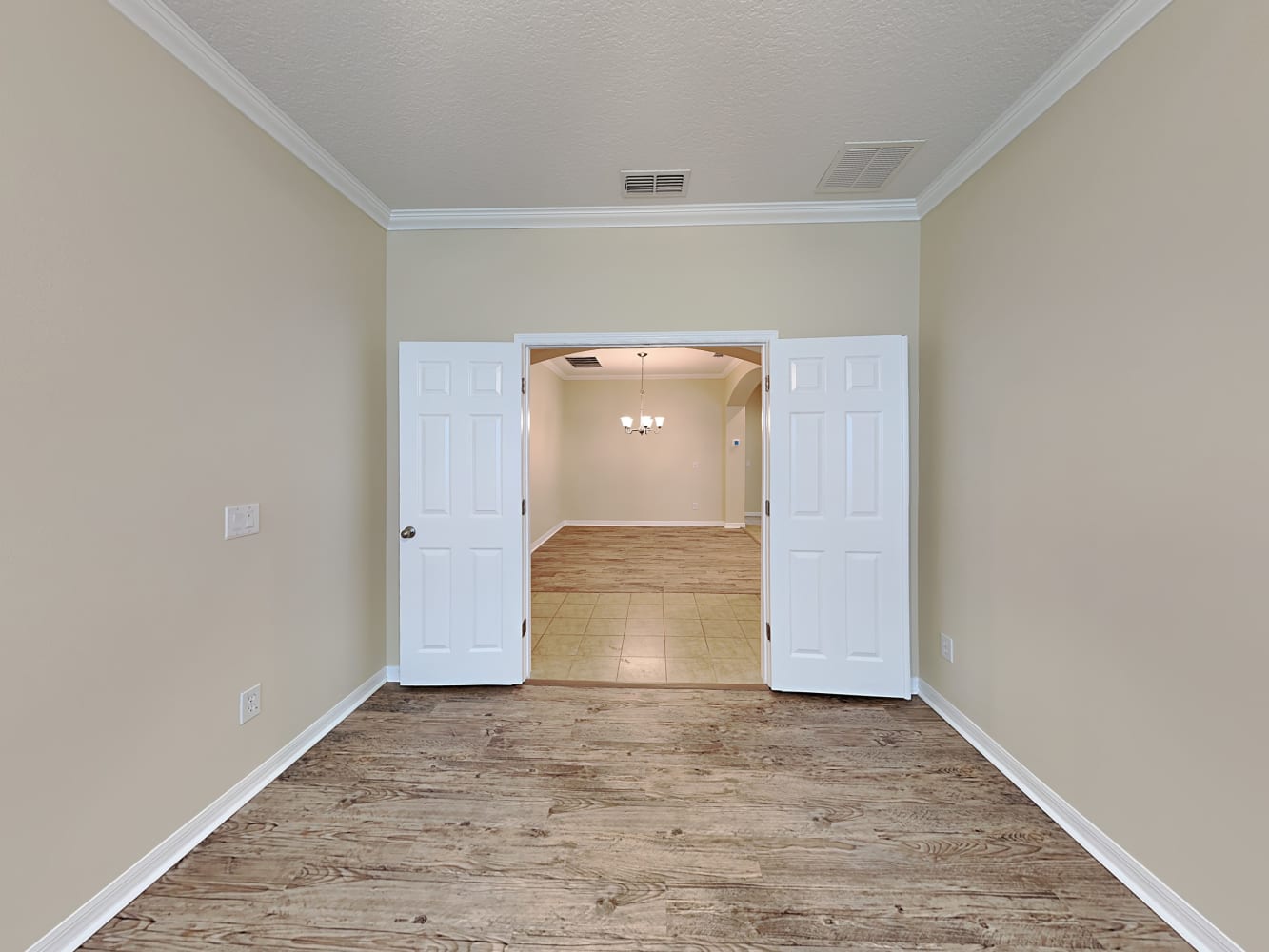 4720 Cypress River Rd photo 3