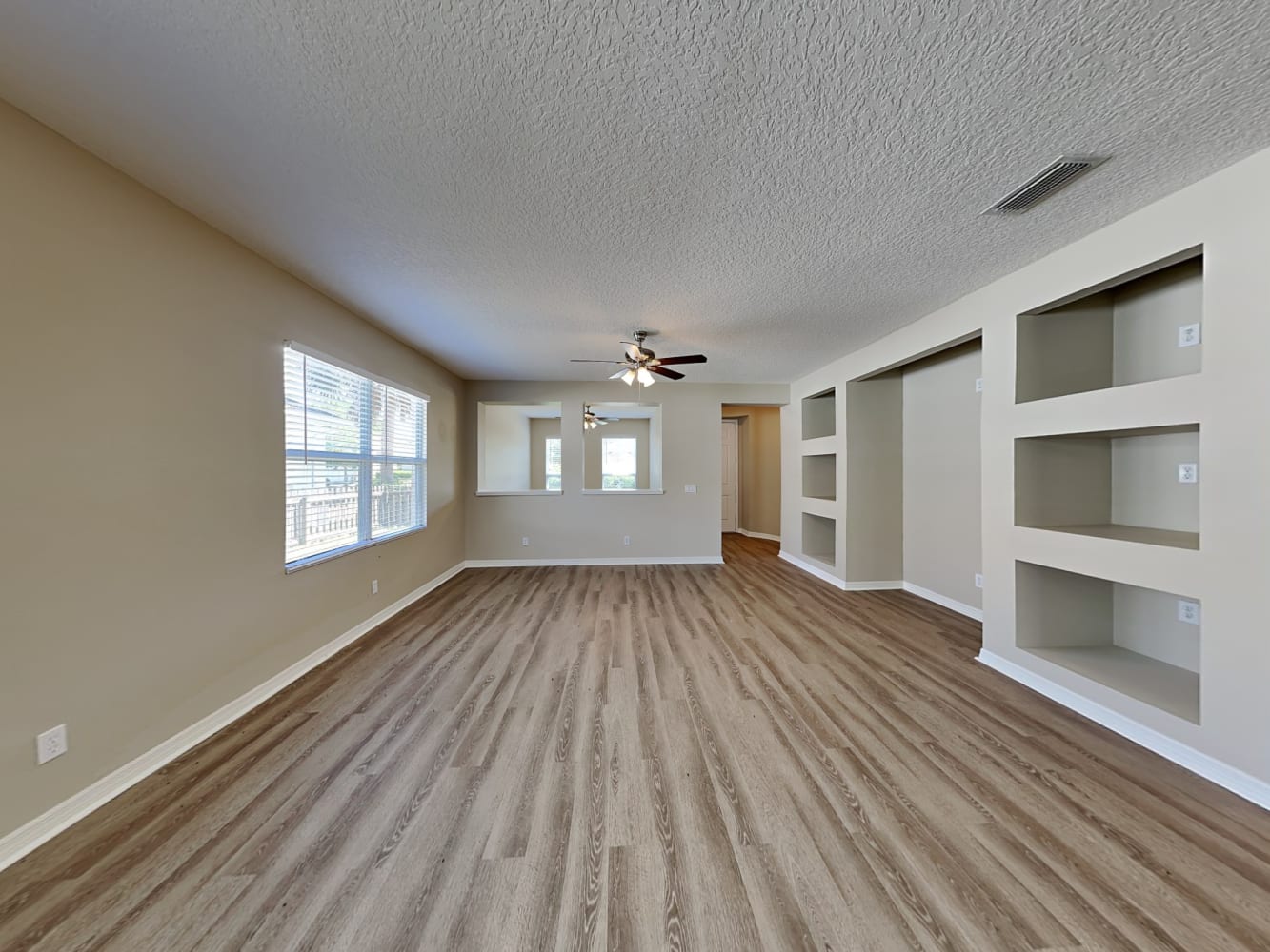 985 Riviera Point Dr photo 3