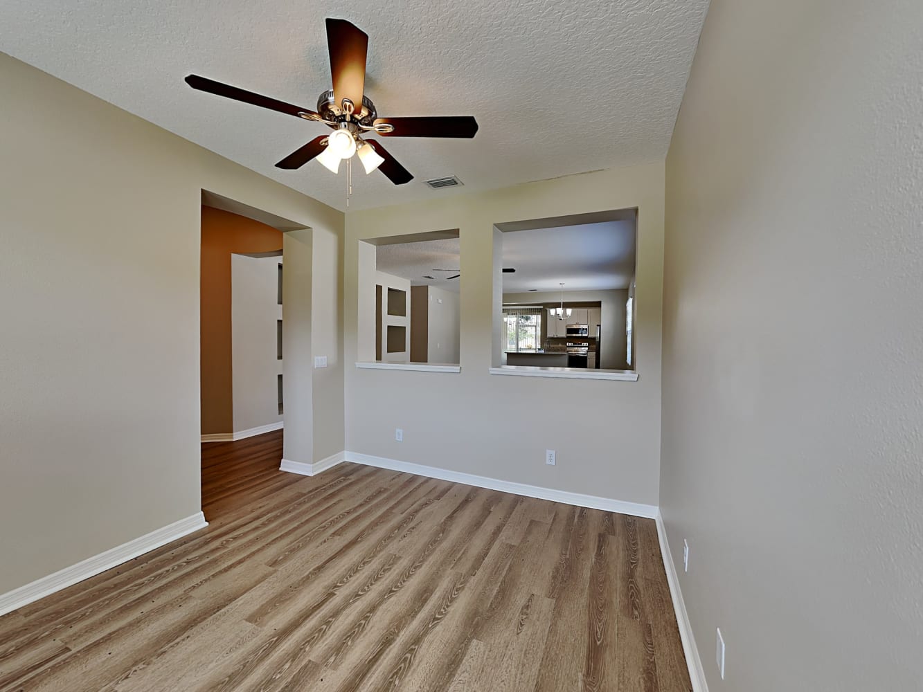 985 Riviera Point Dr photo 4