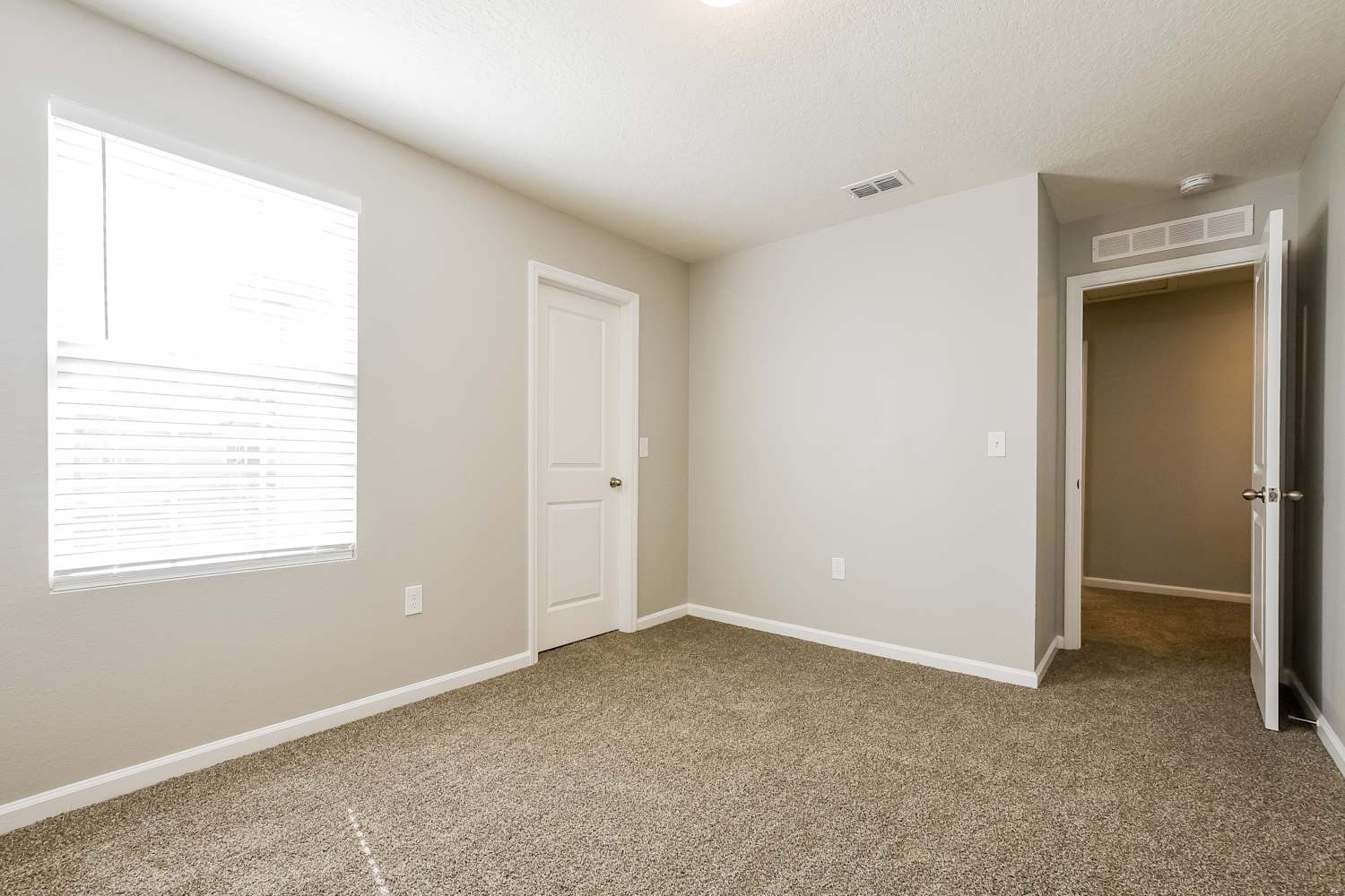 2288 Litchfield Loop photo 4