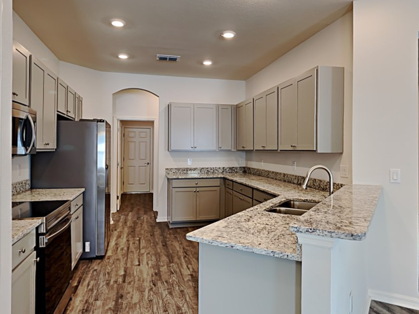 6876 Mossy Oak Ln photo 5