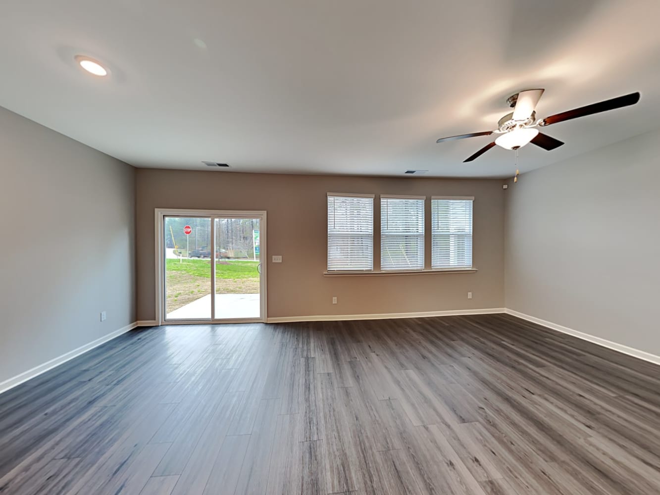 101 Webster Cir photo 4