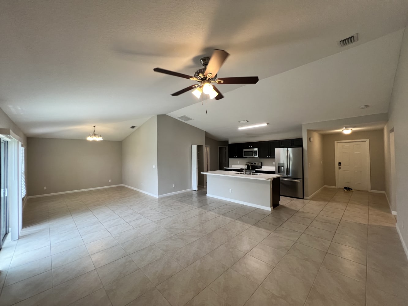 838 SW Canary Ter photo 5