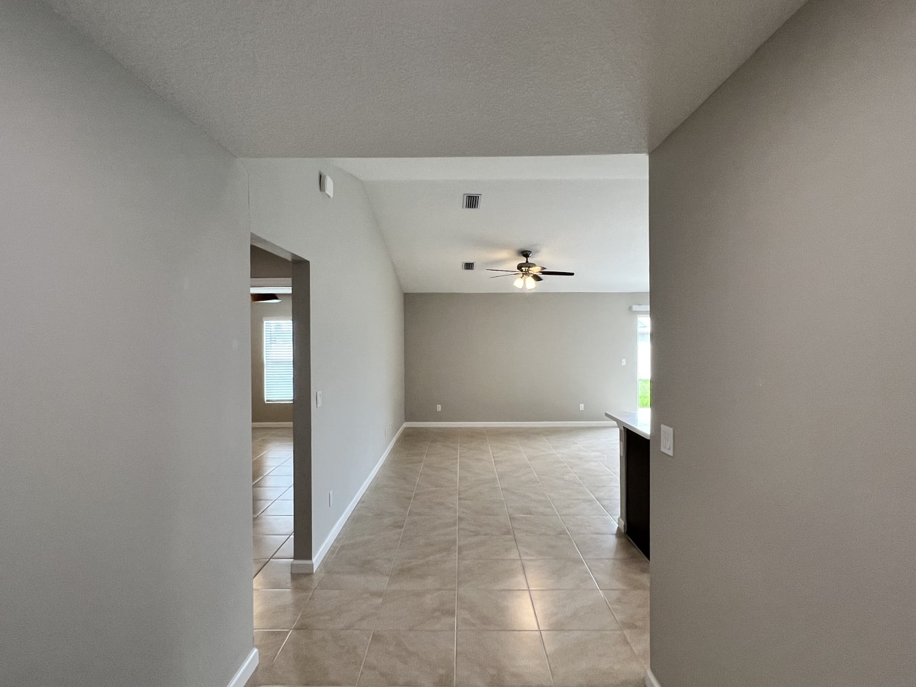 838 SW Canary Ter photo 3