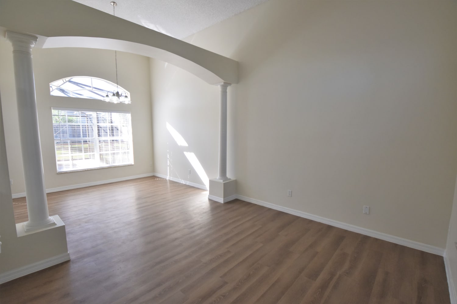 1506 Avleigh Cir photo 5
