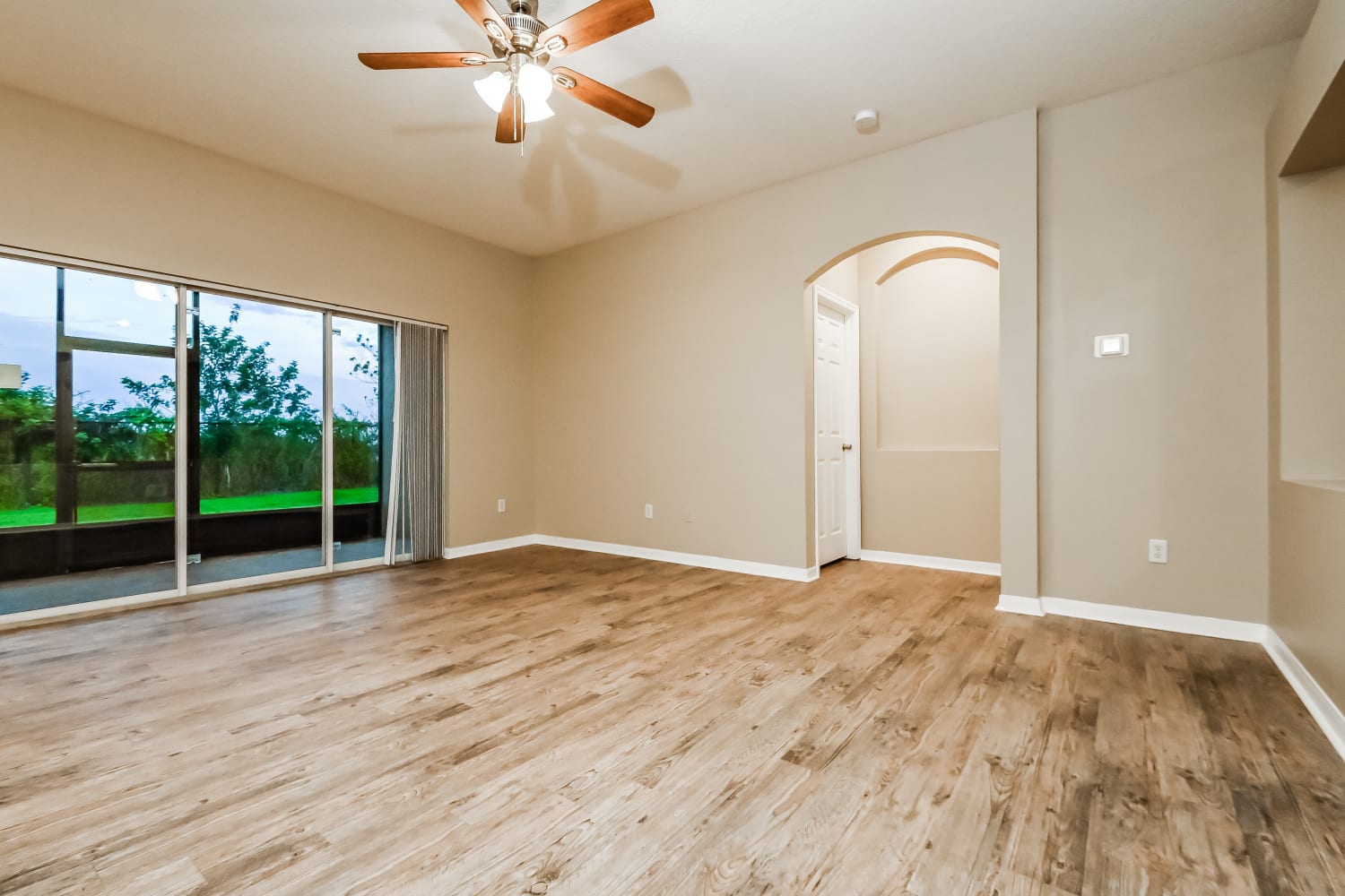 1527 Emerald Hill Way photo 3