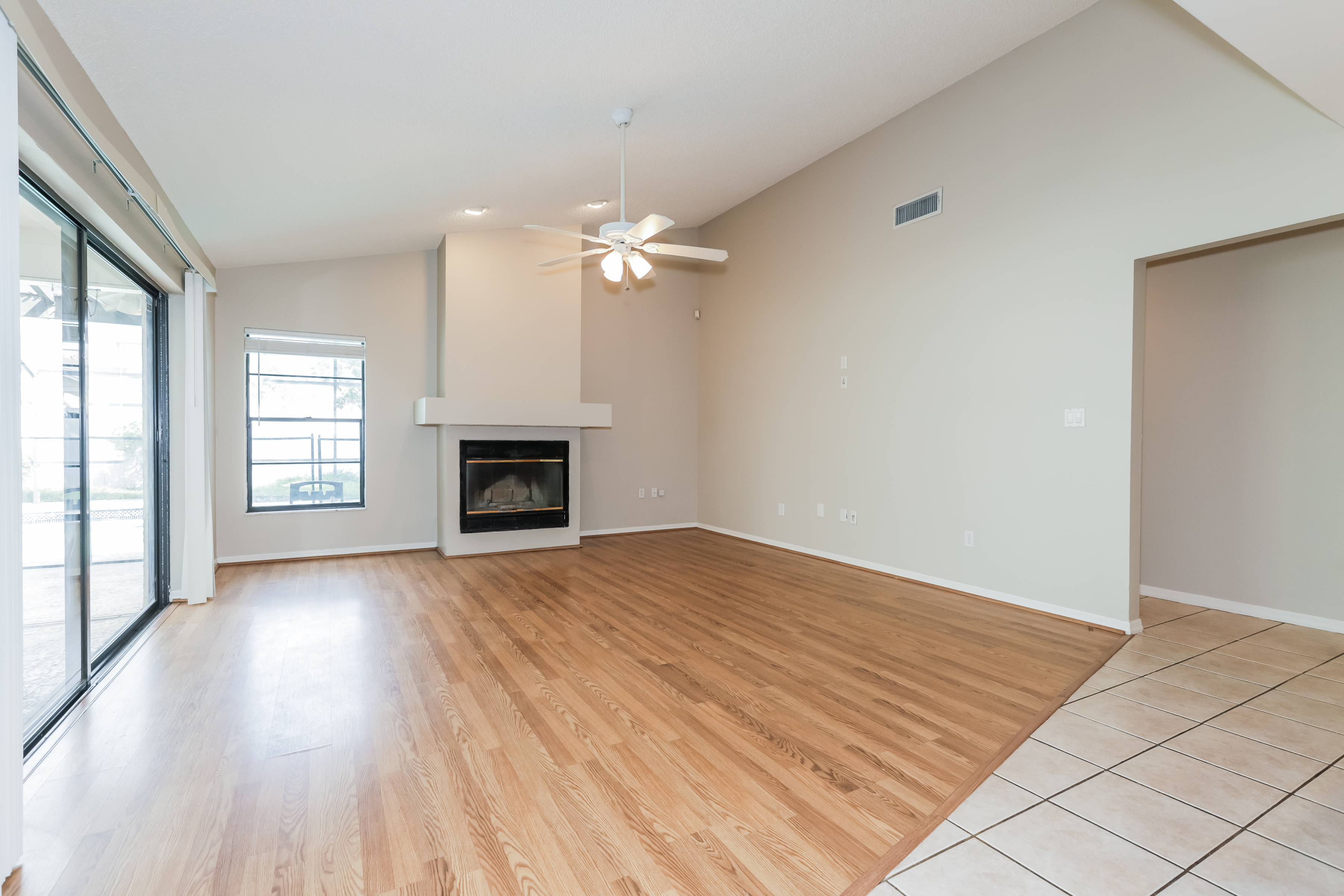 1412 Holleman Dr photo 2