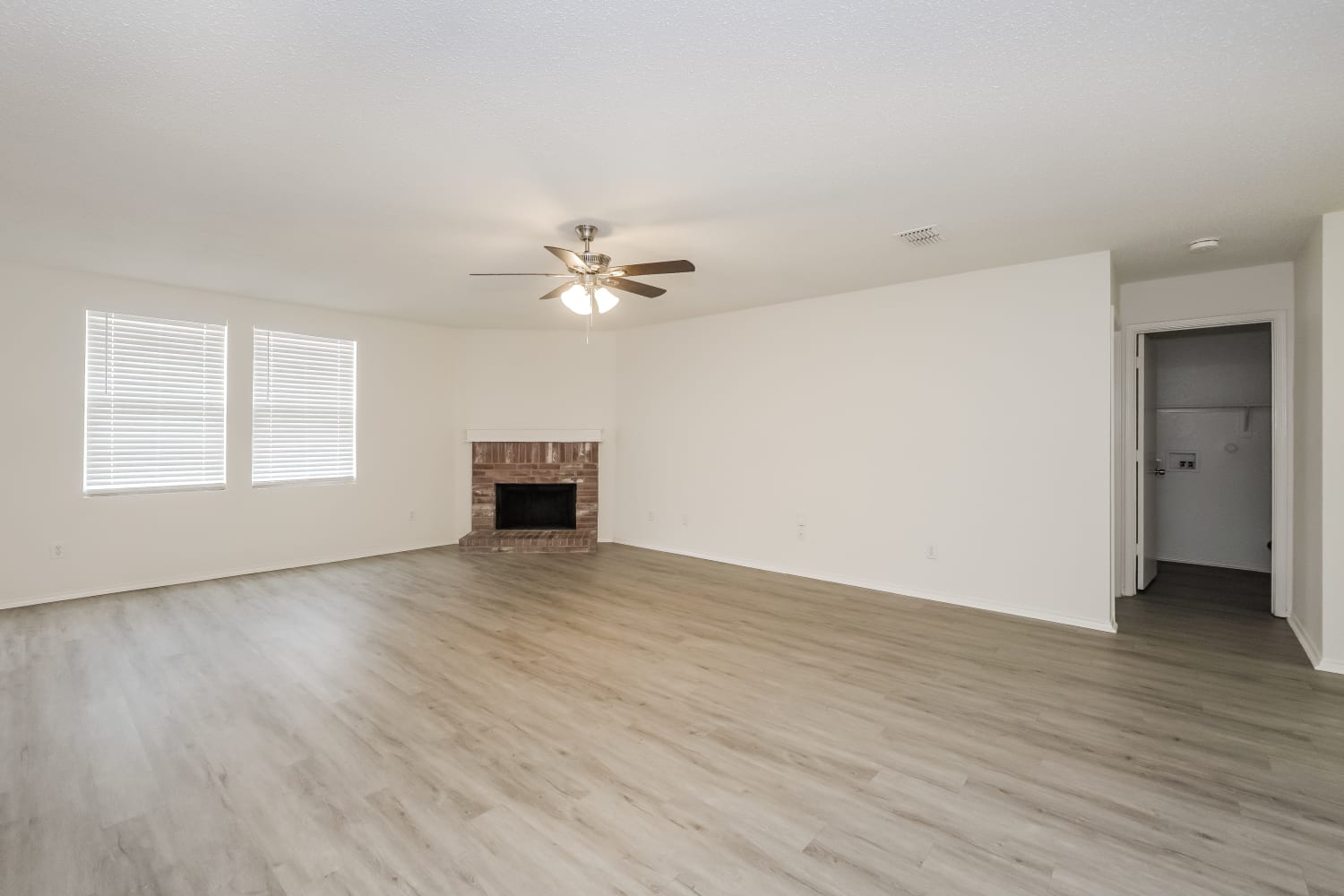 1428 Anna Lea Ln photo 3