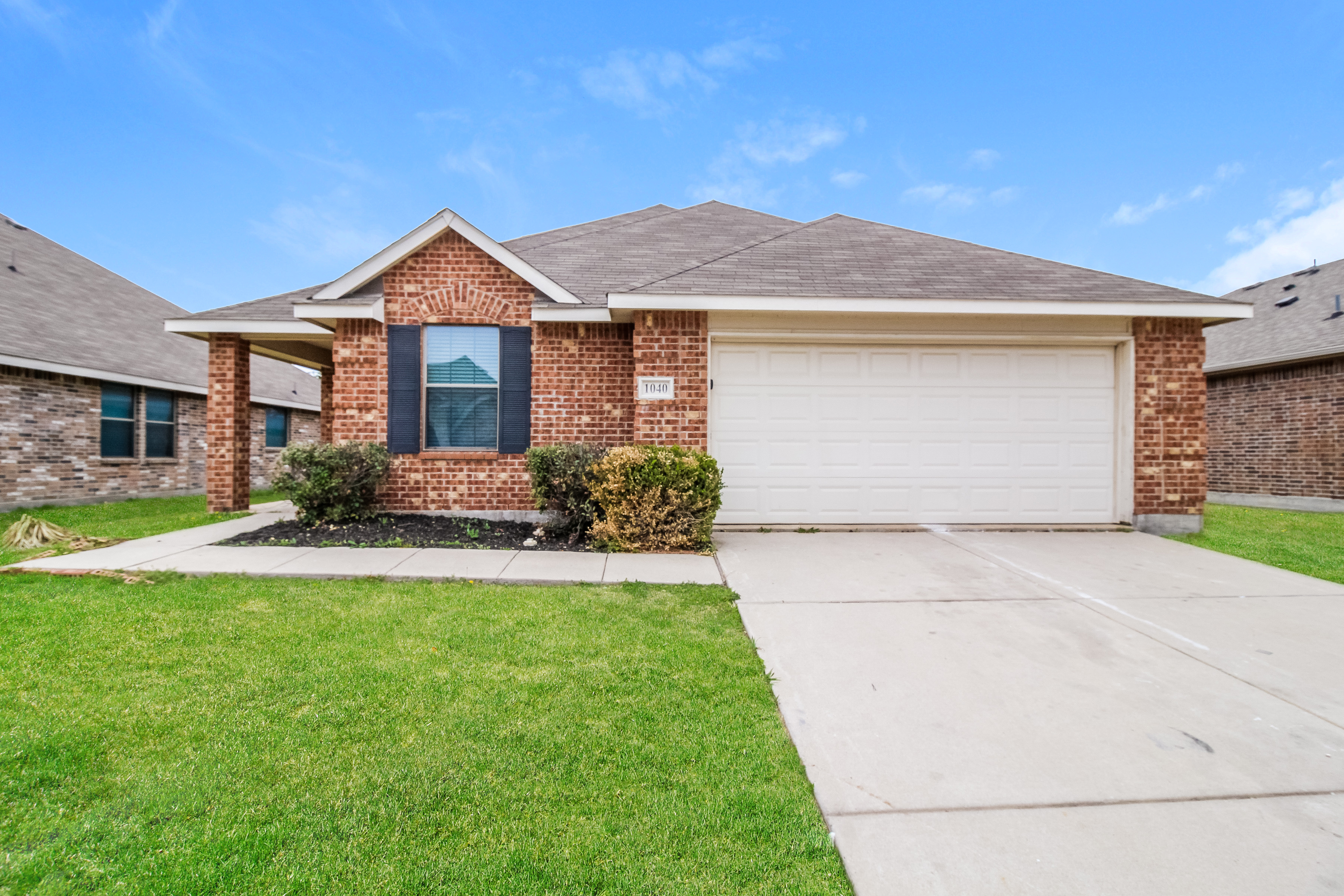 1040 English Ivy Dr photo 2