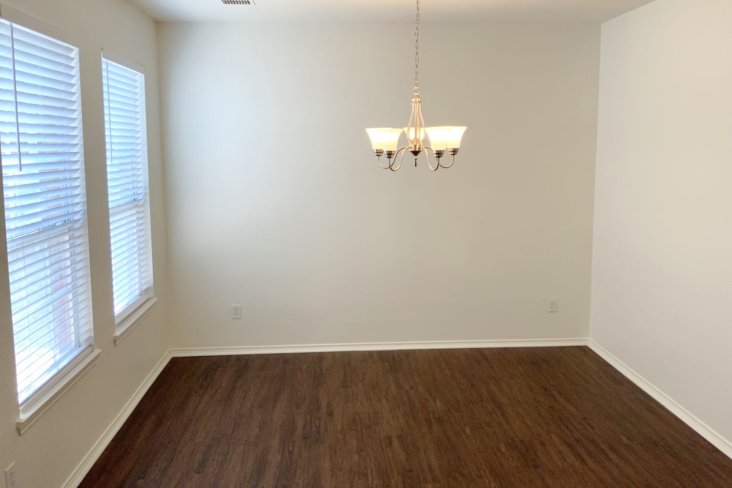 1609 White Dove Ln photo 3