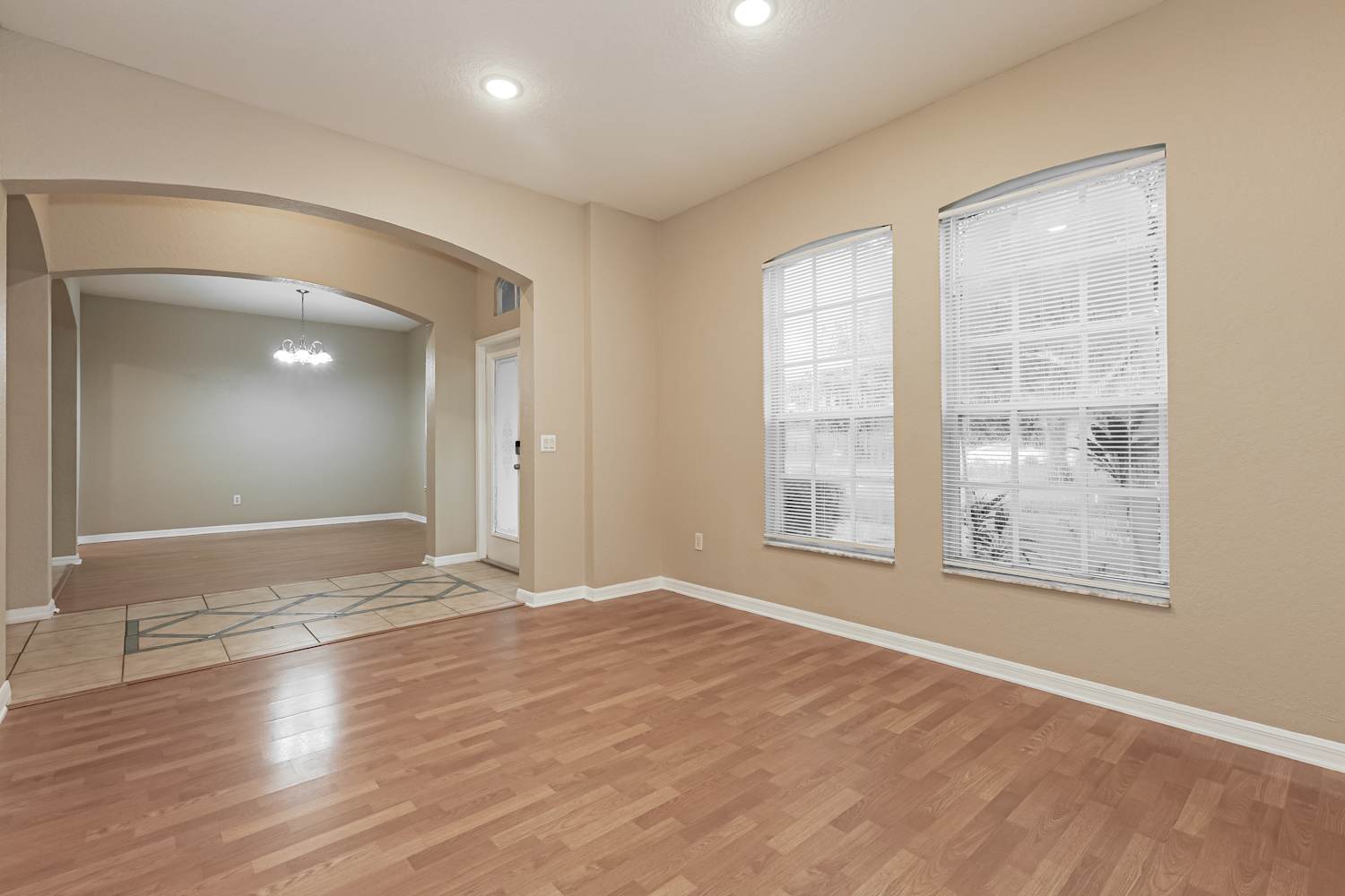 1613 Loriana St photo 4