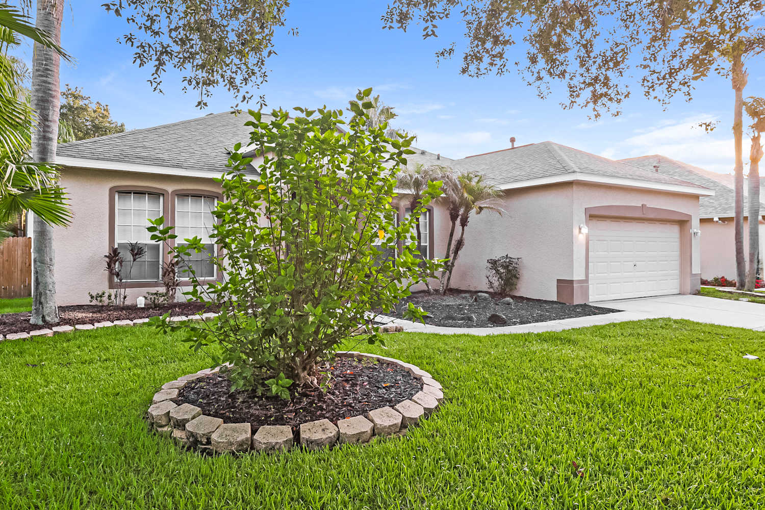 1613 Loriana St photo 3
