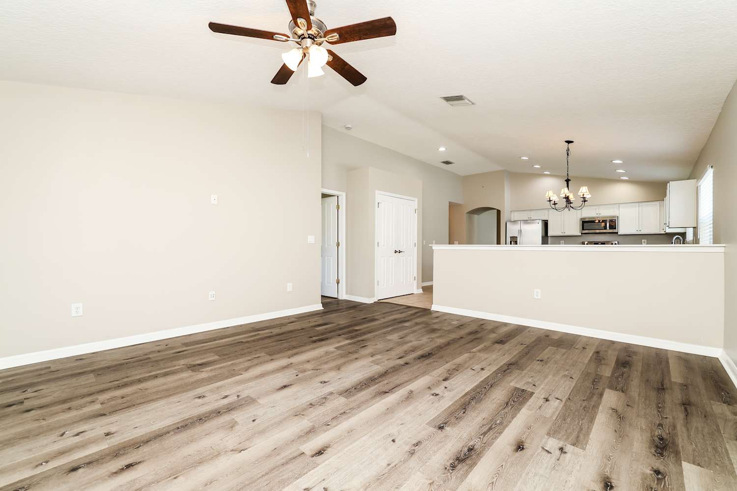 16320 Bridgeglade Ln photo 4
