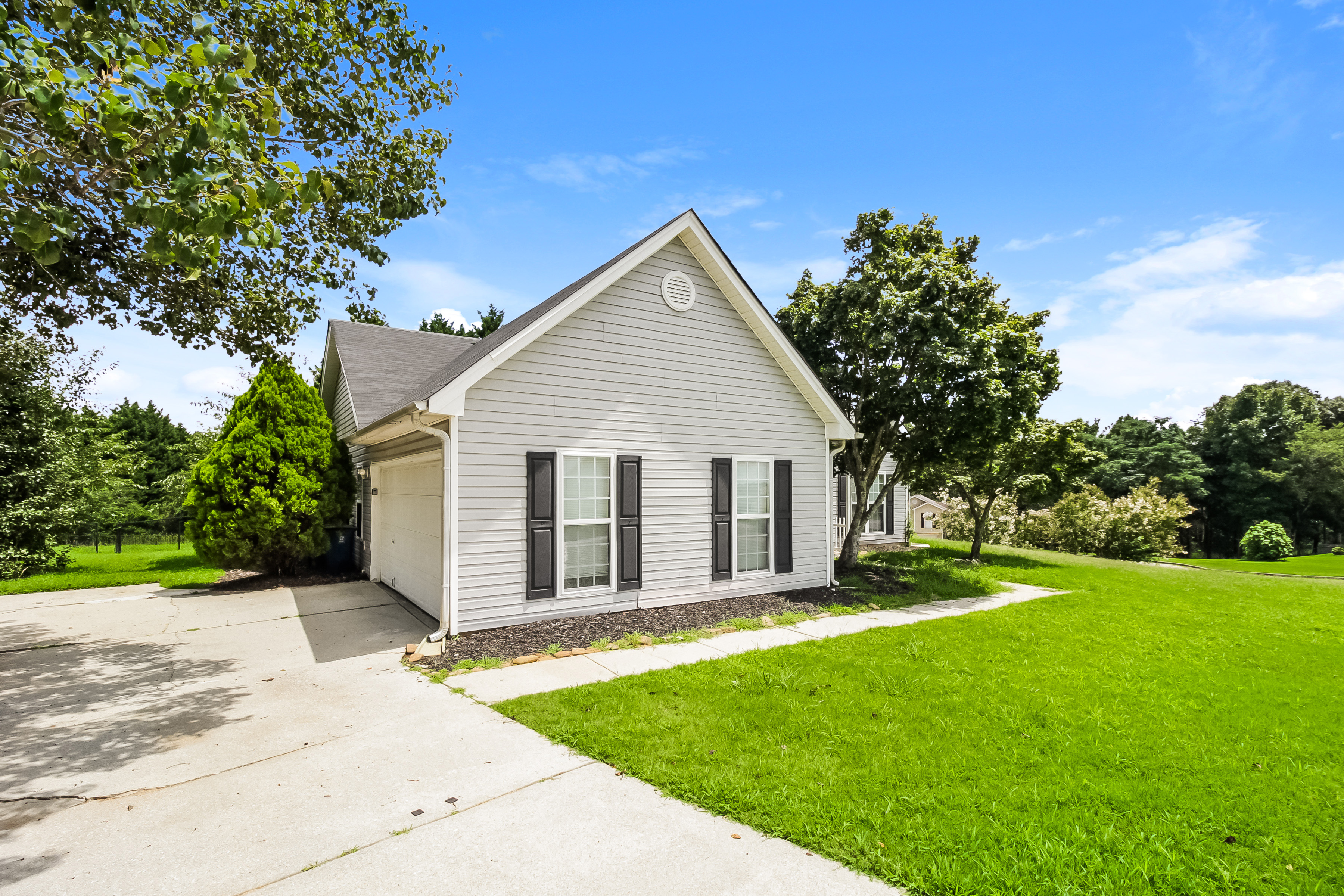 2823 Sam Calvin Dr photo 3