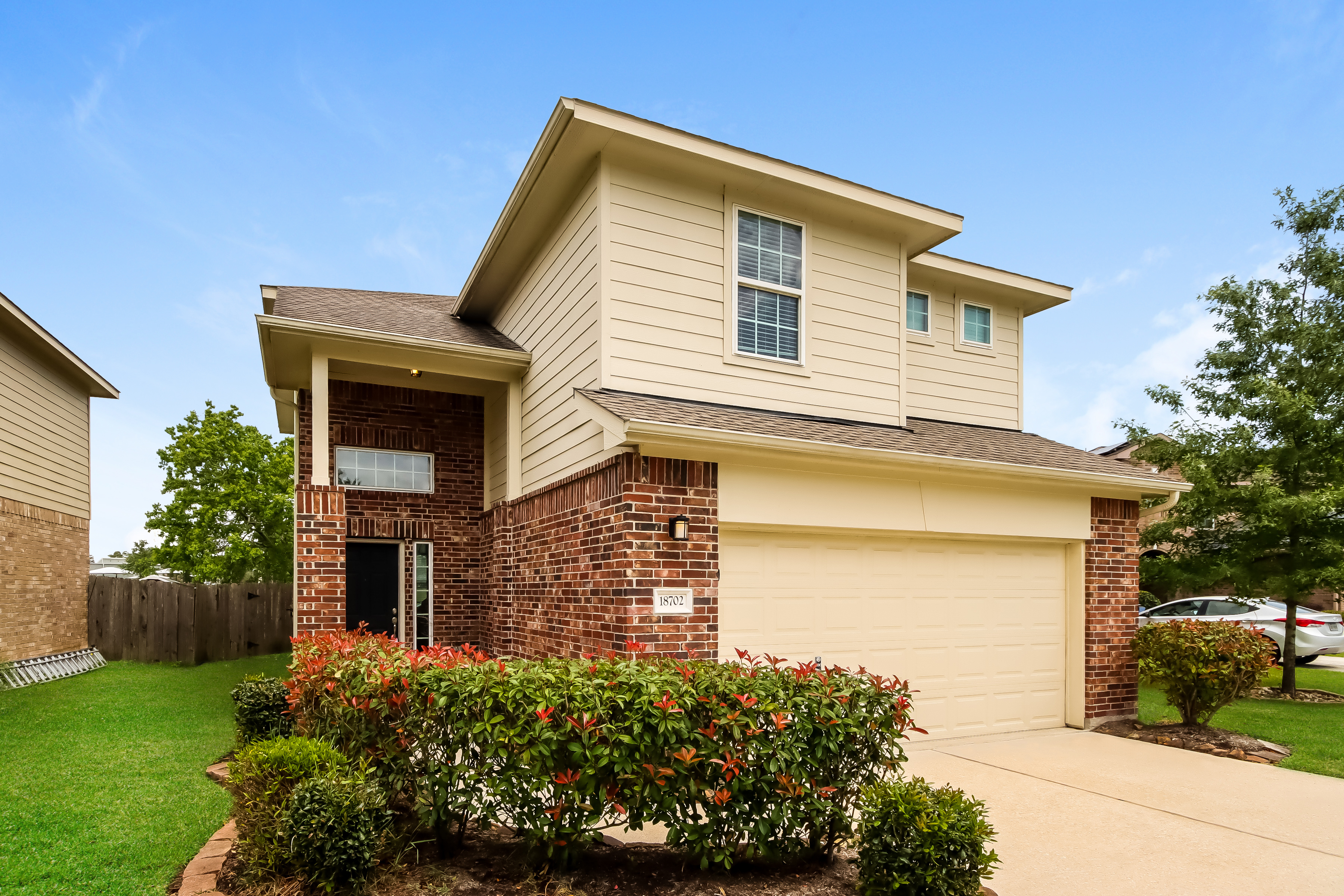 18702 Walden Glen Cir photo 2