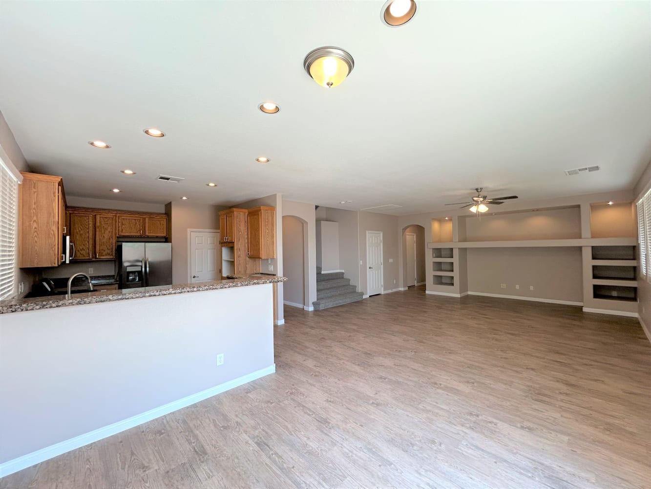 433 Mystic River St photo 4
