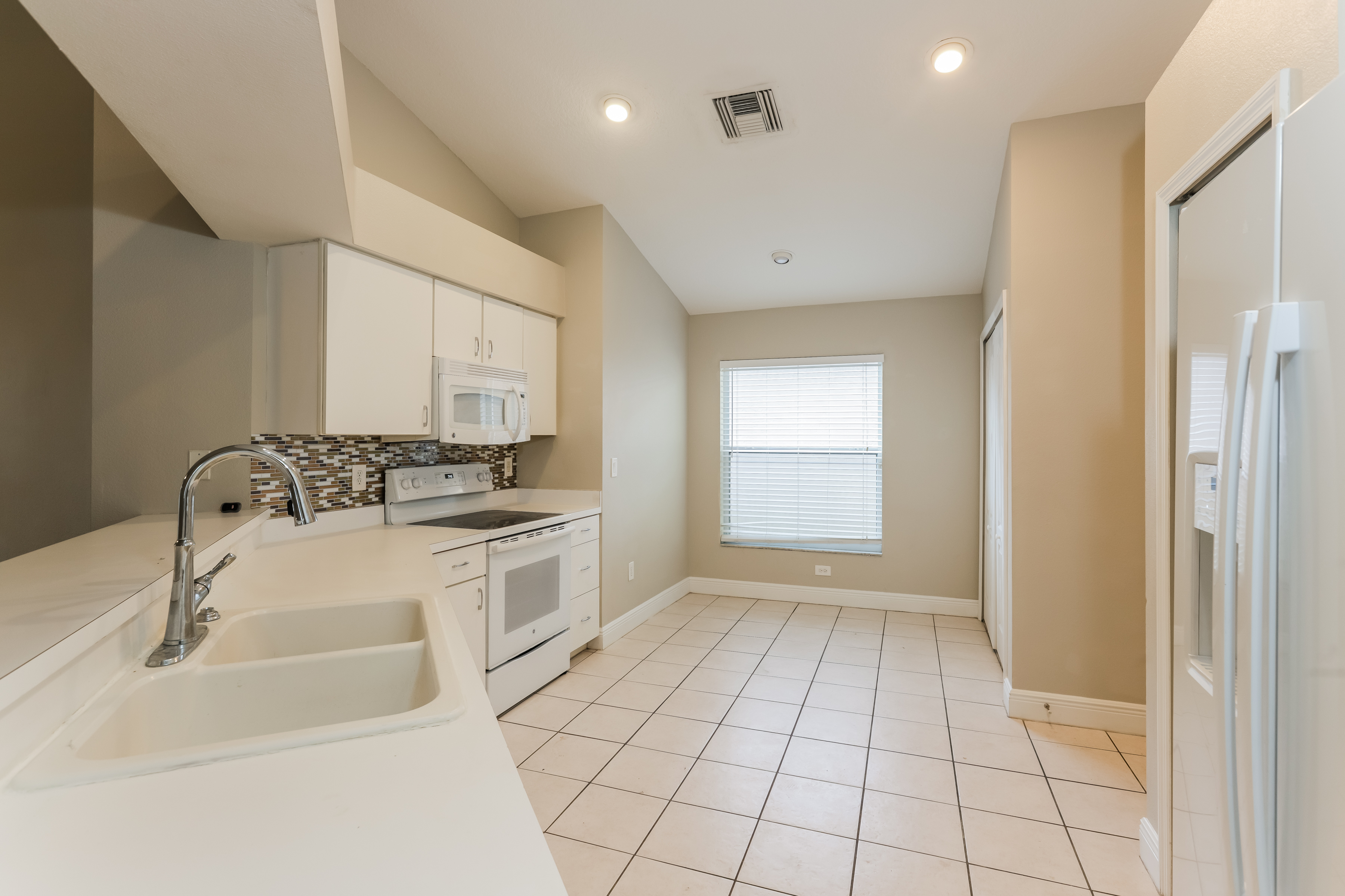 513 Somerstone Dr photo 4