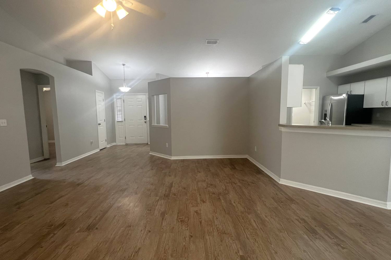 945 Park Valley Cir photo 3