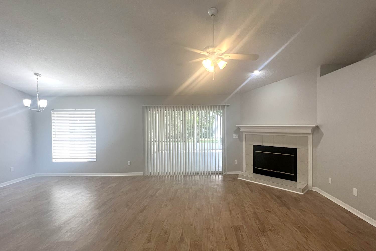 945 Park Valley Cir photo 2