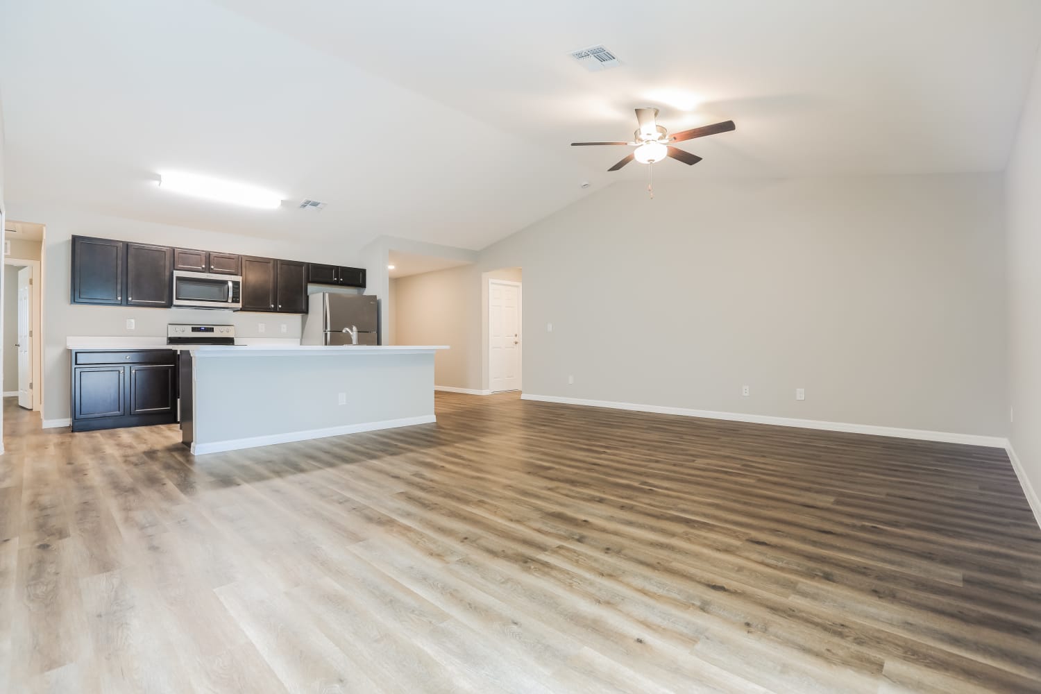 23165 Lindale Ave photo 3