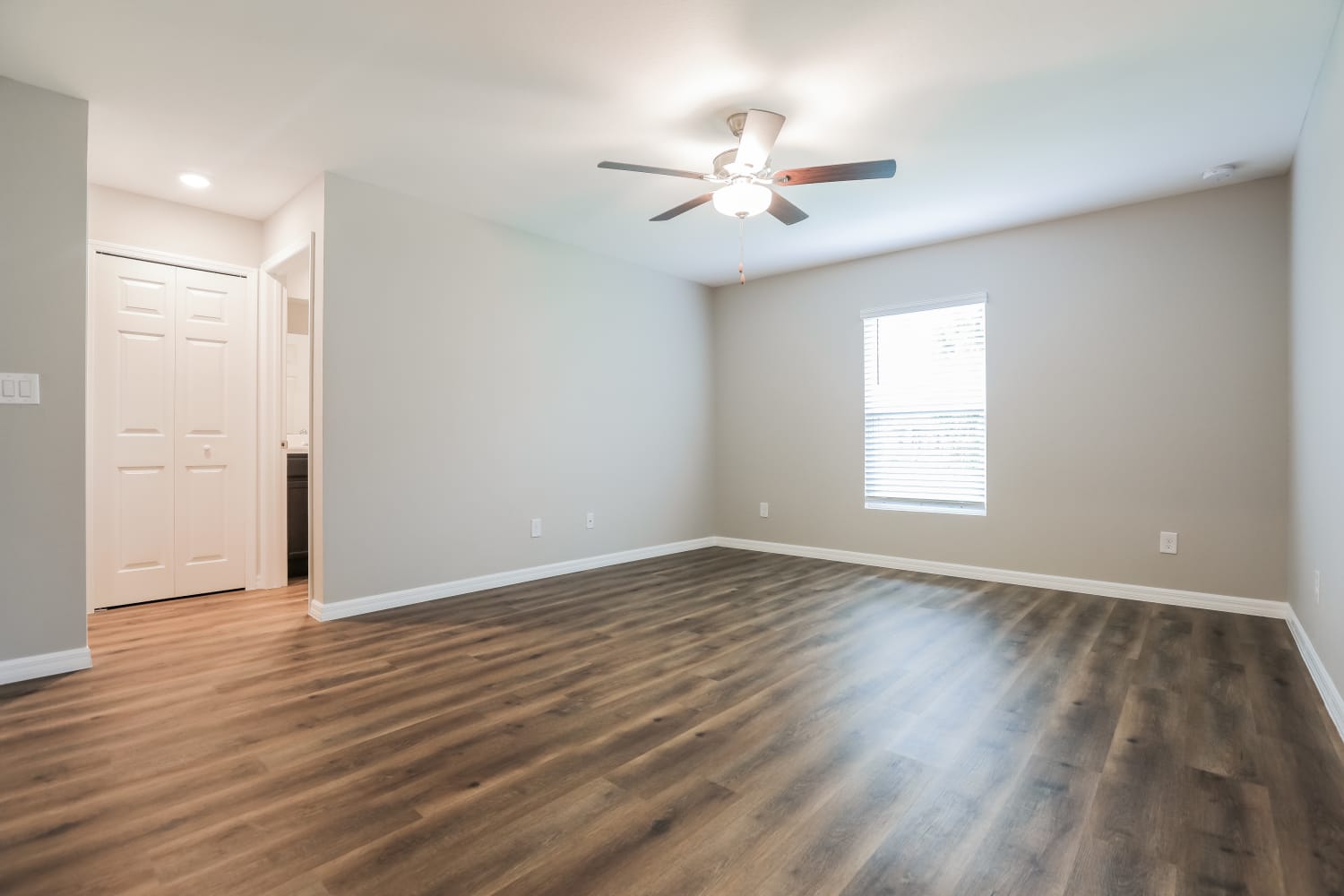 23165 Lindale Ave photo 5