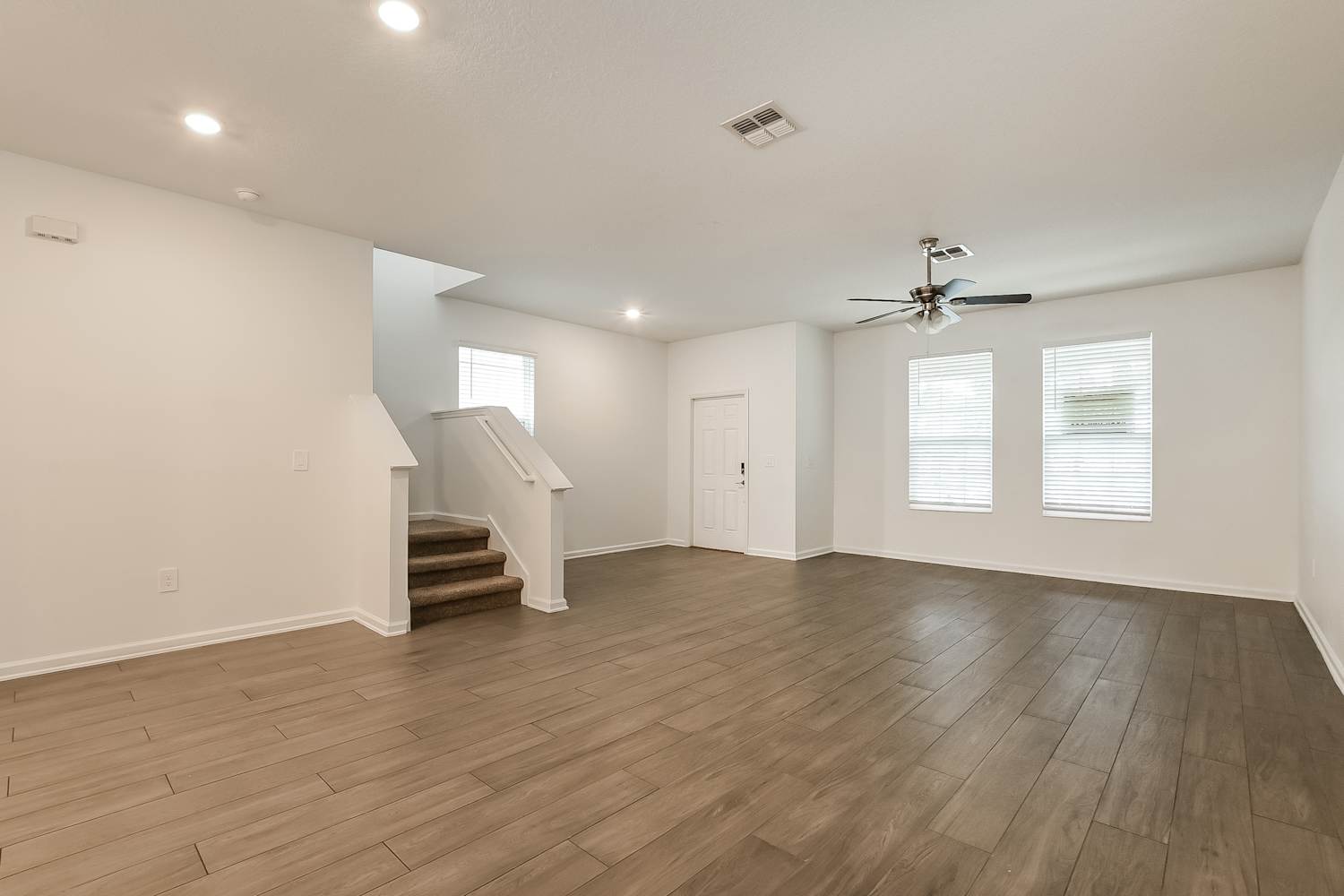 1559 Cross Prairie Pkwy photo 4
