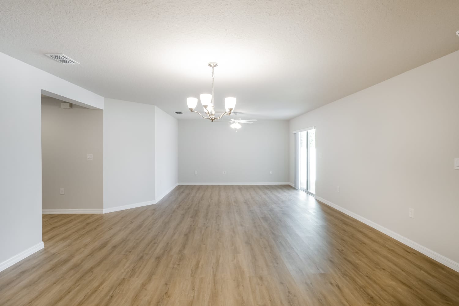 700 Grandeur St SE photo 3