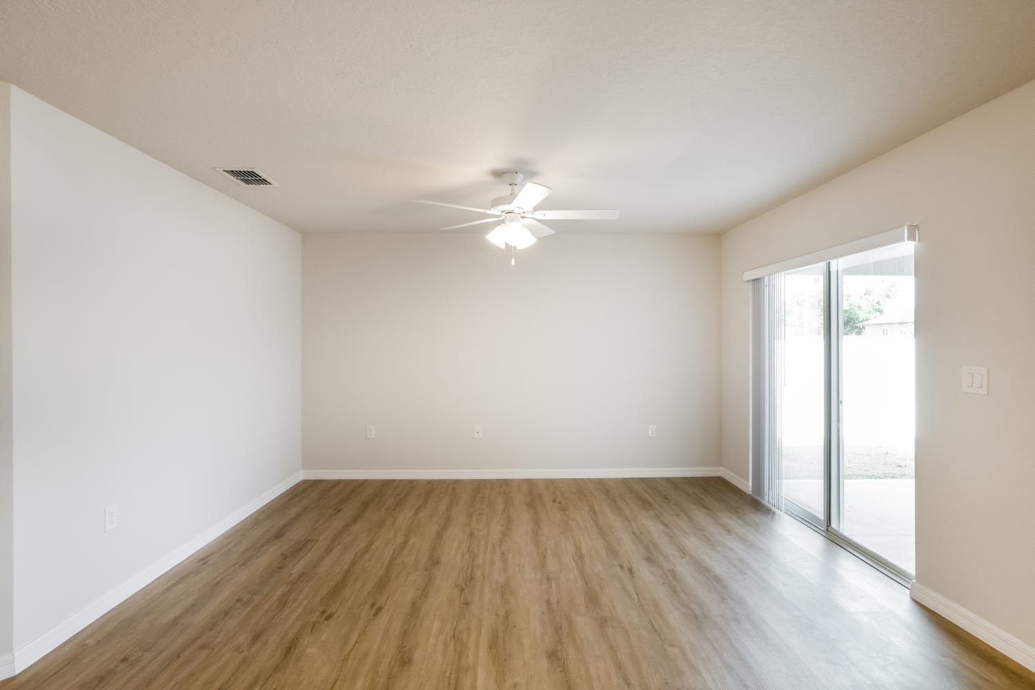 700 Grandeur St SE photo 2