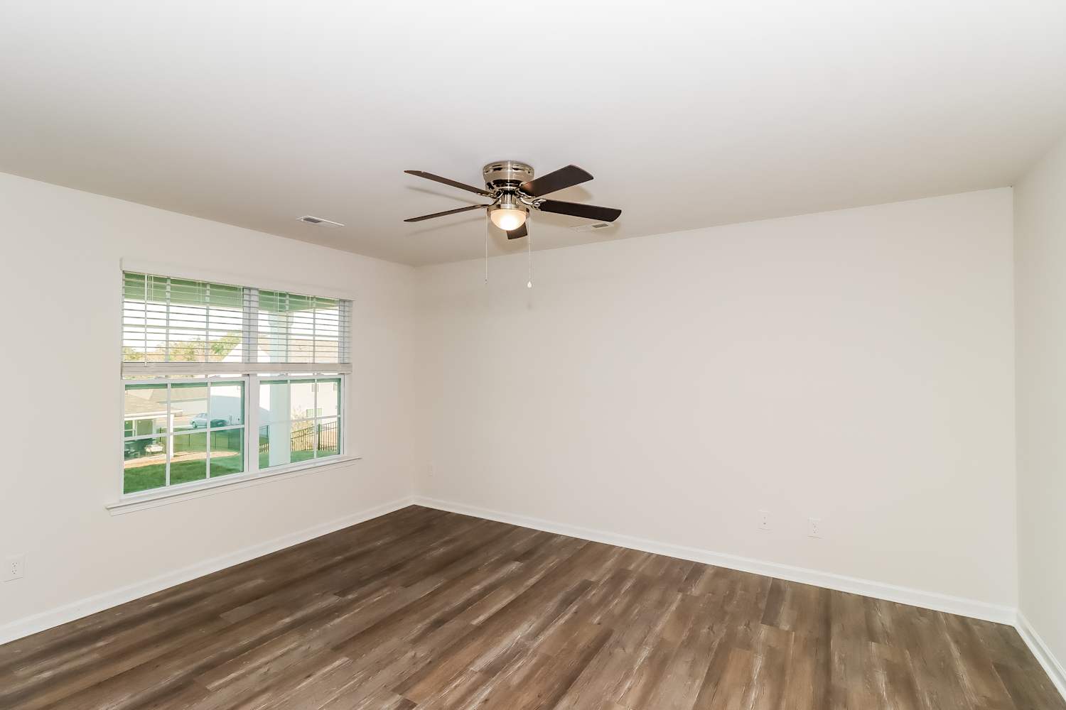 151 Cassius Dr photo 3