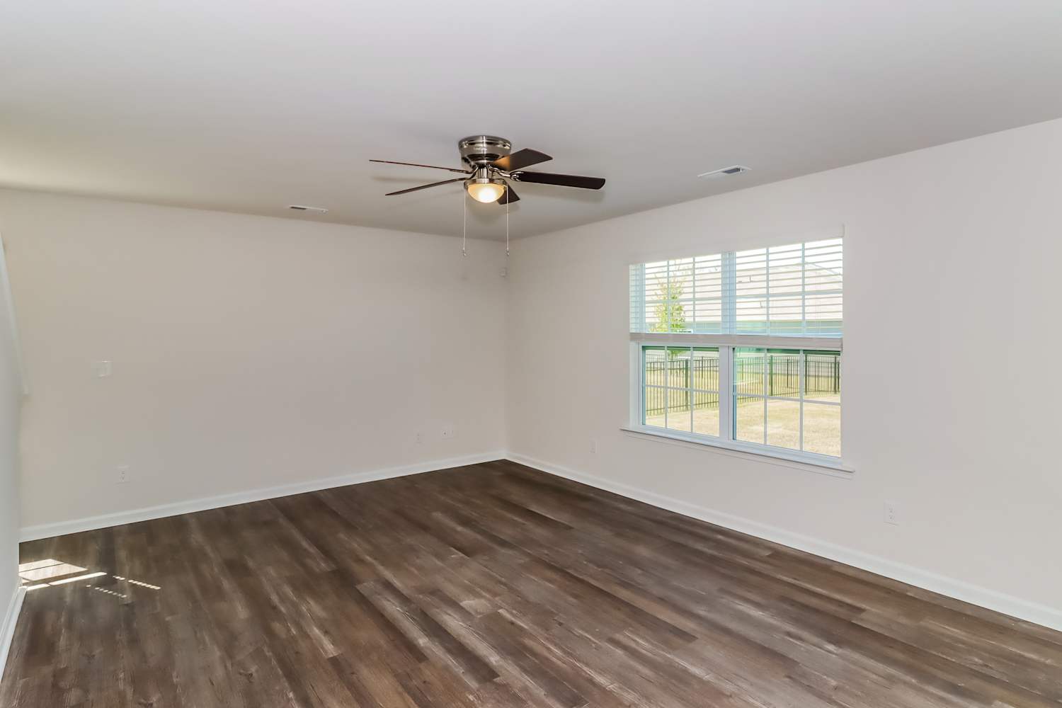 121 Cassius Dr photo 4