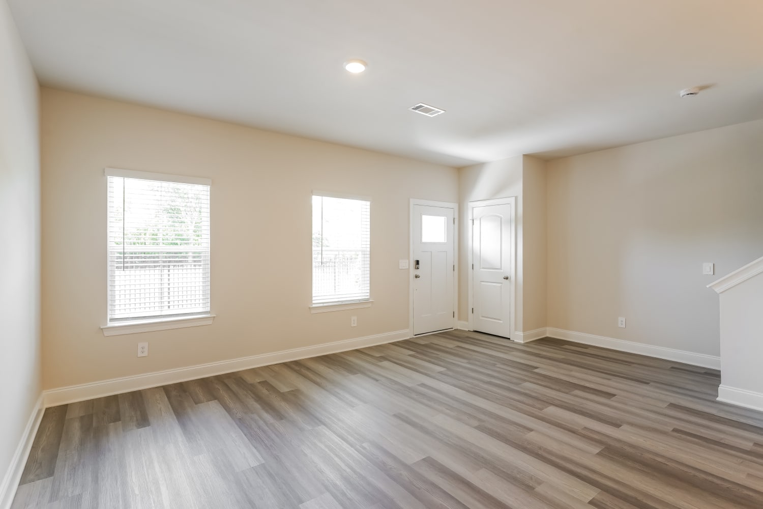 141 Maybrook Dr photo 5